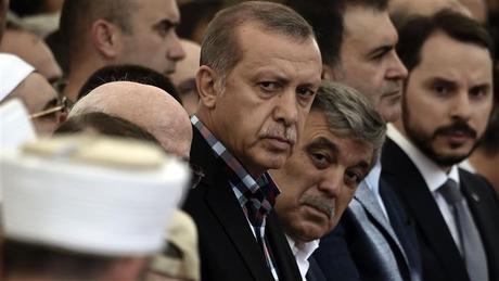 Turkey's premier calls on opposition to respect referendum